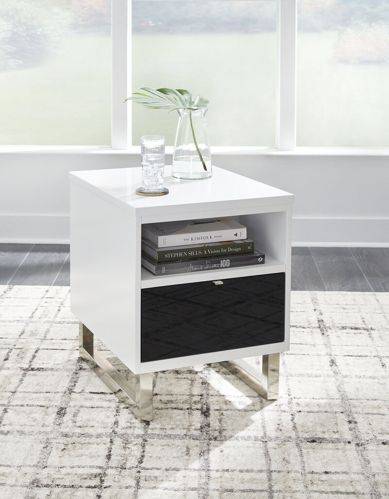 Gardoni Chairside End Table image number 1