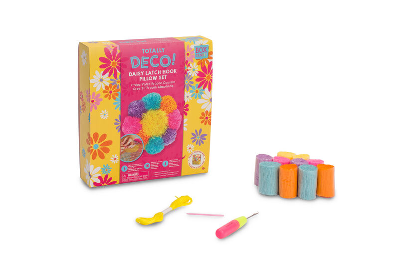 Daisy Latch Hook Pillow Set