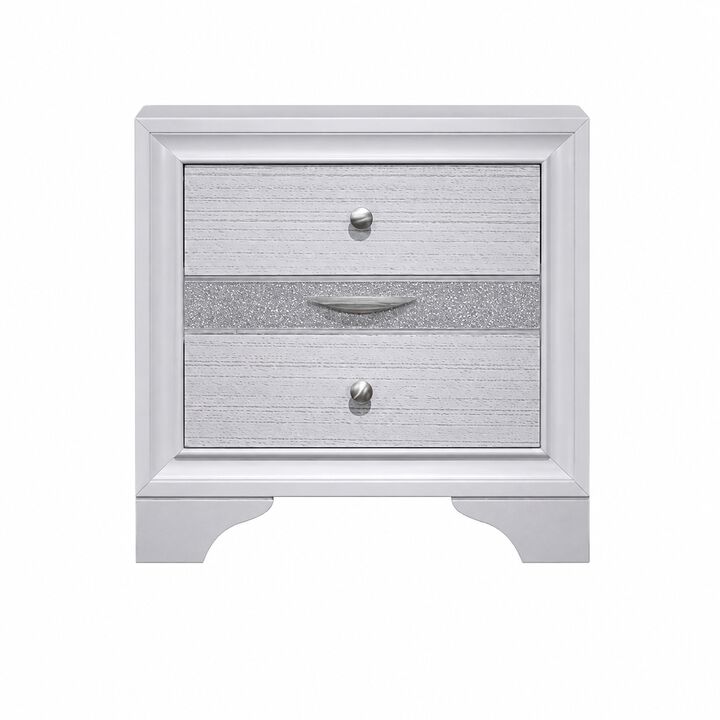 Darnavique 3-Drawer Nightstand