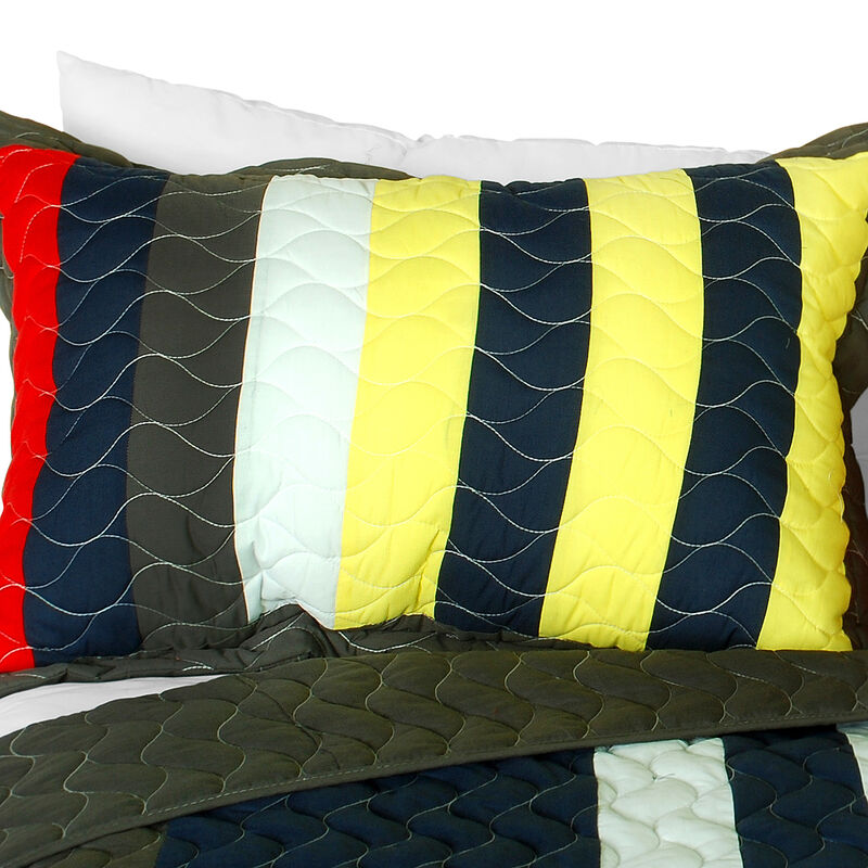 Full Queen Cry Wolf 3 Piece Patchwork Quilt Set with Vermicelli Quilting image number 3