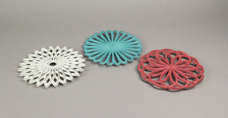 Set of 3 Cast Iron Floral Bloom Kitchen Trivets Decorative Wall Hangings image number 1