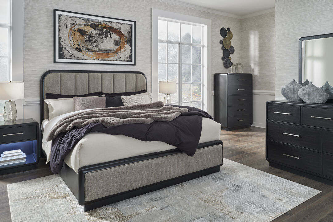 Rowanbeck 7-Drawer Dresser