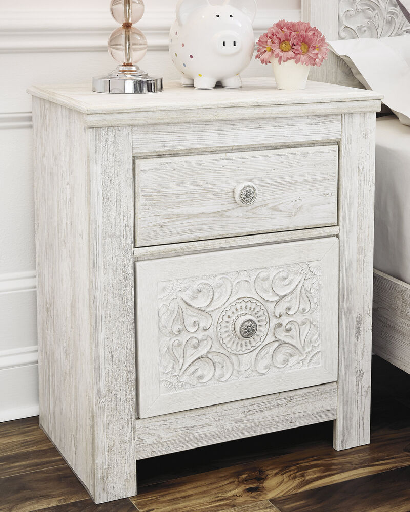Paxberry Nightstand image number 1