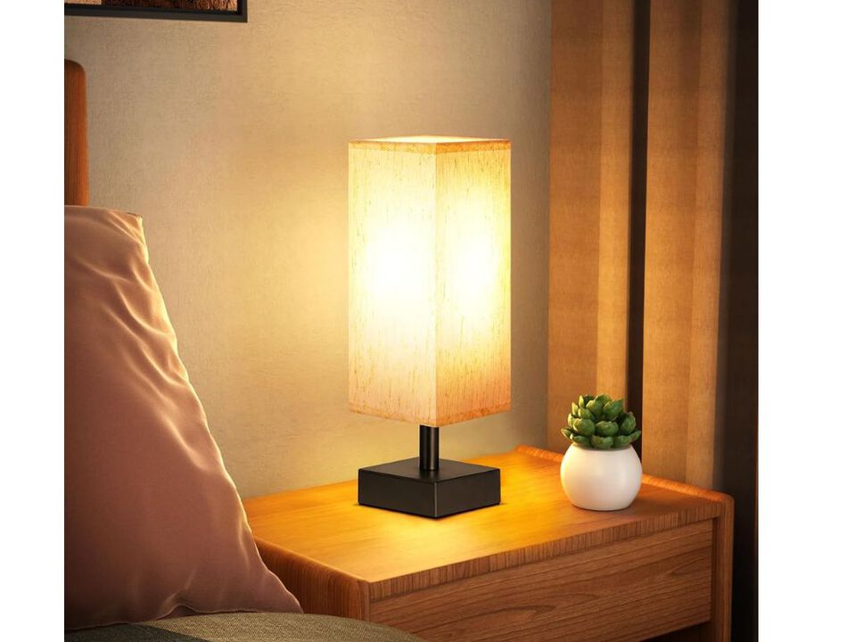 Small Square Table Lamp &ndash; Minimalist Fabric Shade for Bedroom & Desk