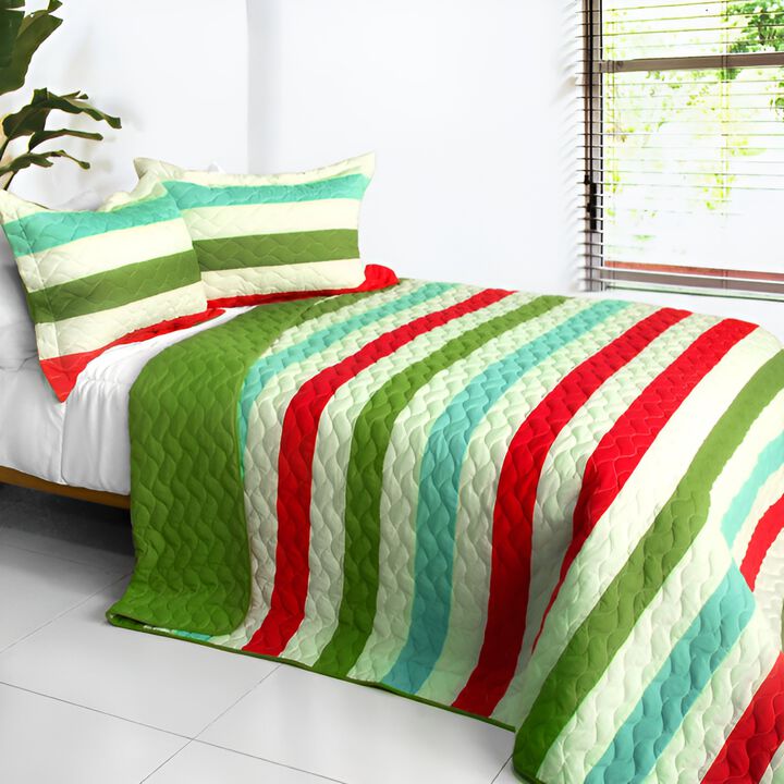 Queen Size 3-Piece Patchwork Quilt Set with Matching Pillow Shams