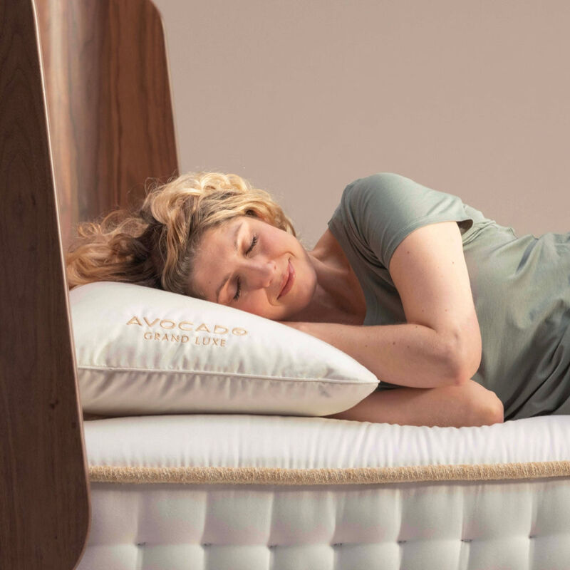 Grand Luxe King Pillow image number 3