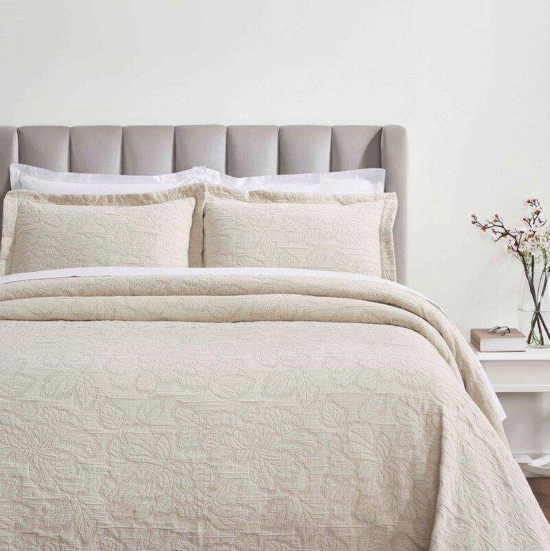 3-Piece Cotton Matelasse Bedspread Set with Floral Design image number 0