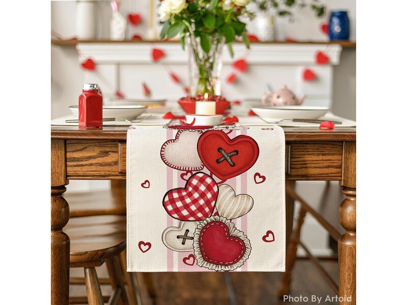Artoid Mode Heart-Shaped Buttons Valentine's Day Table Runner