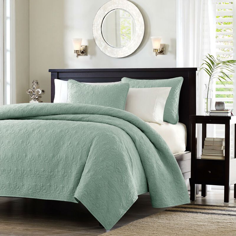 Seafoam Quilted Bedspread Set with 2 Shams, 3-Piece Lightweight Coverlet
