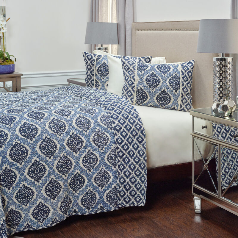 Luxury Damask Quilt – Reversible Bedding for Bedroom Décor