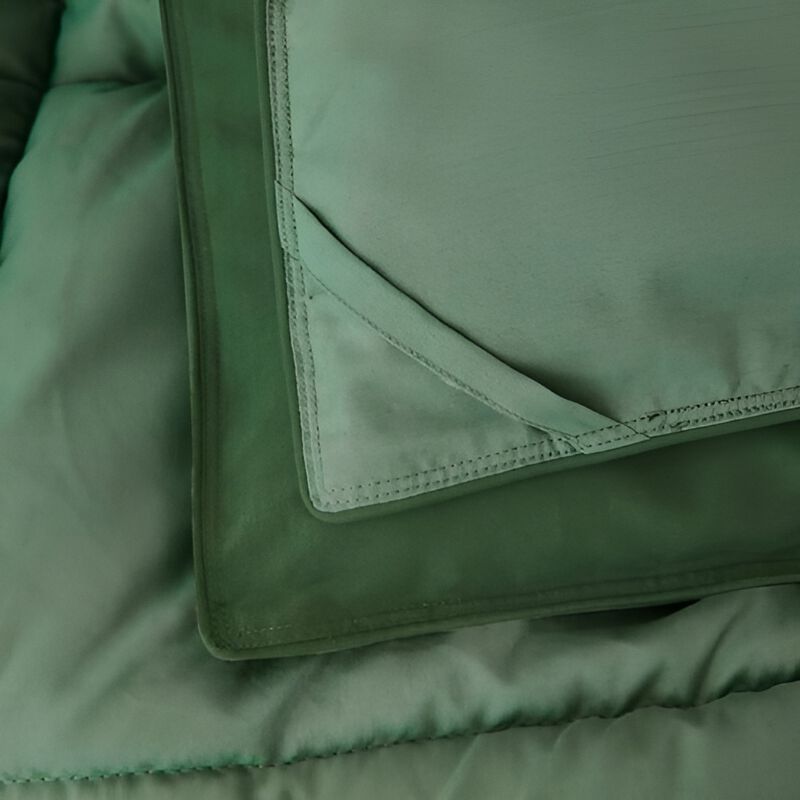 Elegant Traditional Pattern Comforter Set &ndash; Reversible Bedding, 3 Pieces