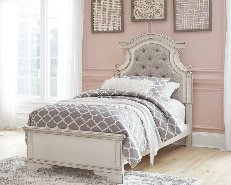Realyn Twin Panel Bed image number 1