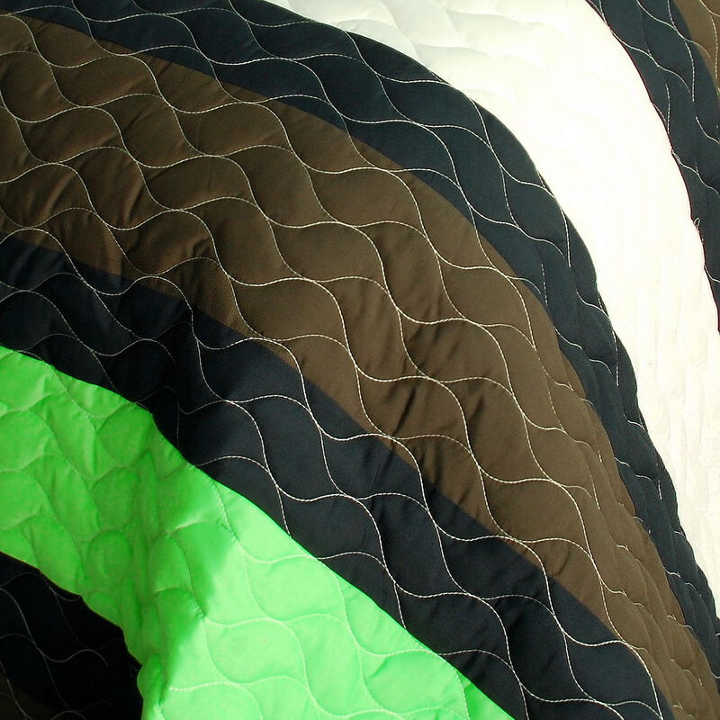 Full Queen Cry Wolf 3 Piece Patchwork Quilt Set with Vermicelli Quilting image number 2
