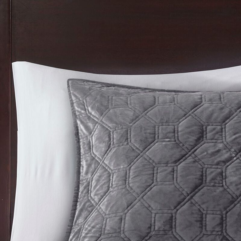Gracie Mills Gayle 3-Piece Casual Geometric Velvet Quilt Set image number 2