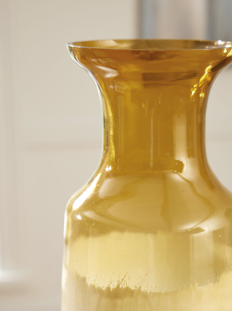 Wynburg Vase image number 2