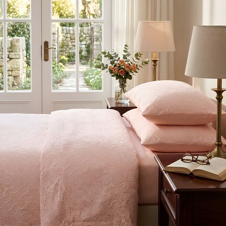 Medium Weight Floral Bedding Set for All Season Comfort