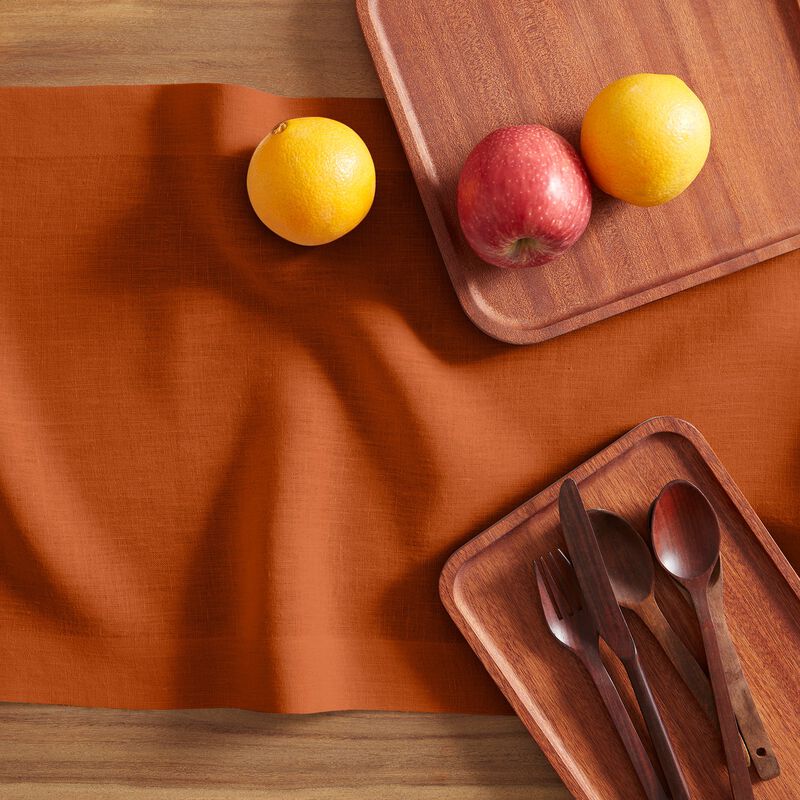 Solino Home Sonoma 100% Linen Table Runner &ndash; Handcrafted, Machine Washable, Perfect for Holiday and Everyday Dining
