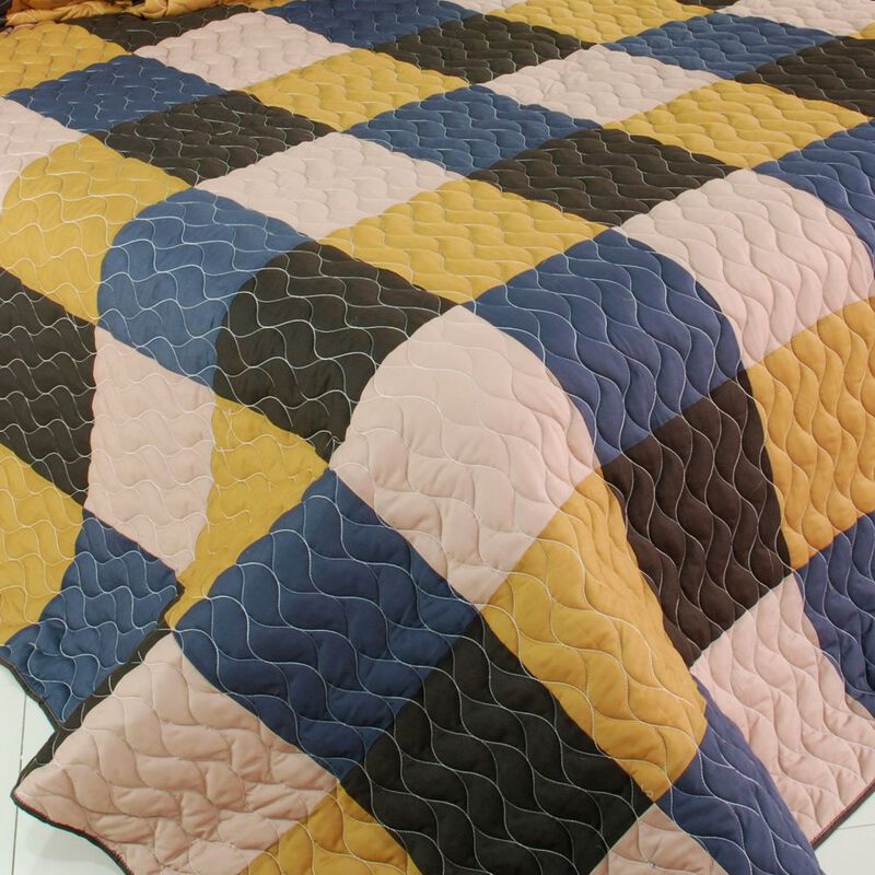 Full Queen Mild Winter 3 Piece Patchwork Quilt Set with Vermicelli Quilting image number 4