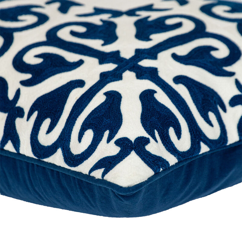 HomeRoots 20" Blue and White Geometric Cotton Throw Pillow image number 3