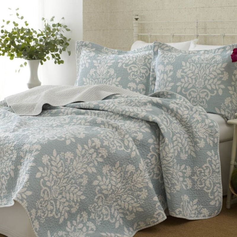 Hivvago 100% Cotton King size 3-Piece Coverlet Quilt Set in Blue White Floral Pattern