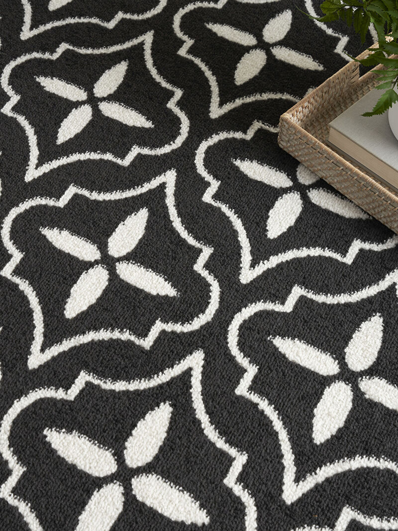 Nourison Essentials NRE04 Black/Ivory 6' x 9' Rug