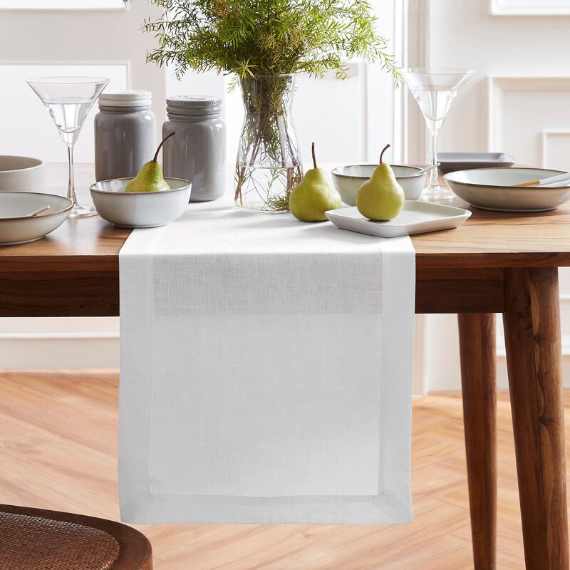 Solino Home Sonoma 100% Linen Table Runner &ndash; Handcrafted, Machine Washable, Perfect for Holiday and Everyday Dining