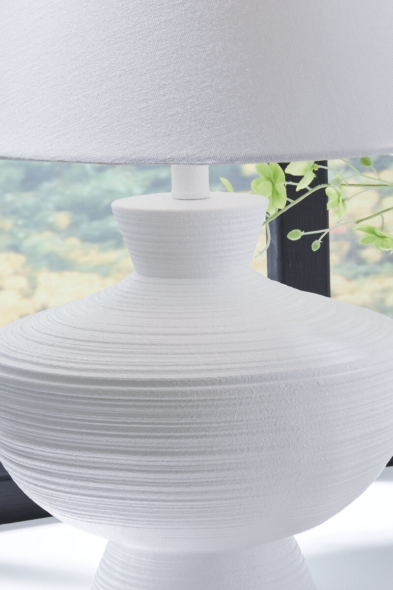 Harelwood Table Lamp image number 2