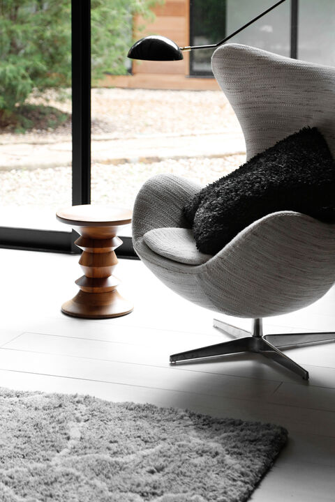 P0045 Black 22"x22" Poly Pillow