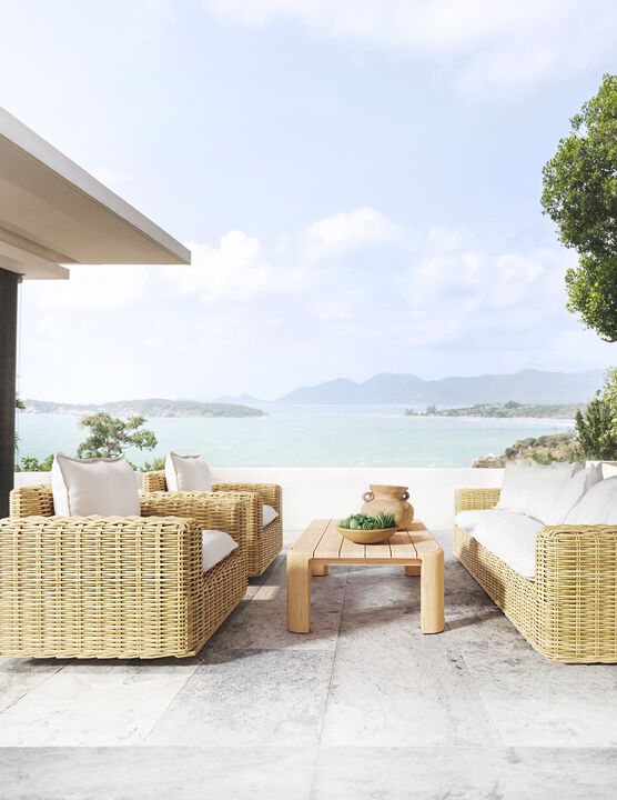 Playa Oversized Swivel Club Chair