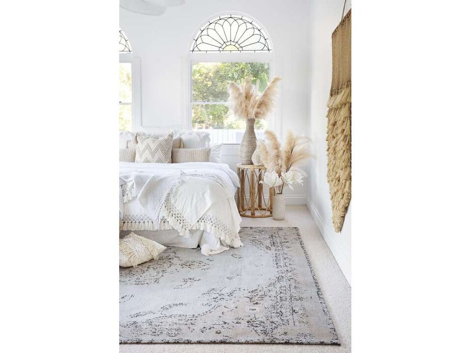 Helena White and Peach Turkish Style Distressed Rug