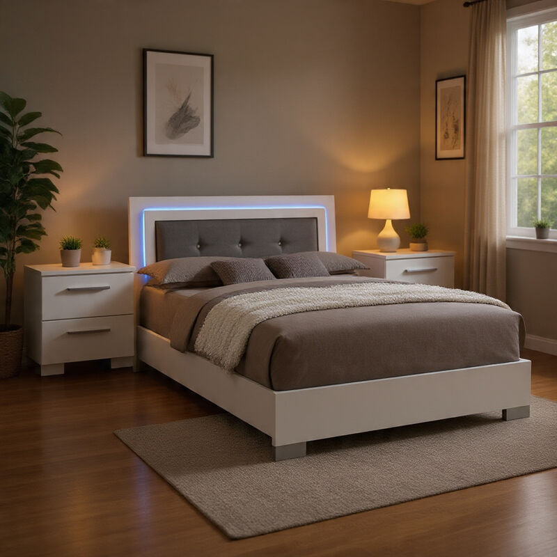 Queen Bedroom Set in White & Black Wood &ndash; 3 Piece Set with 2 Nightstands image number 1