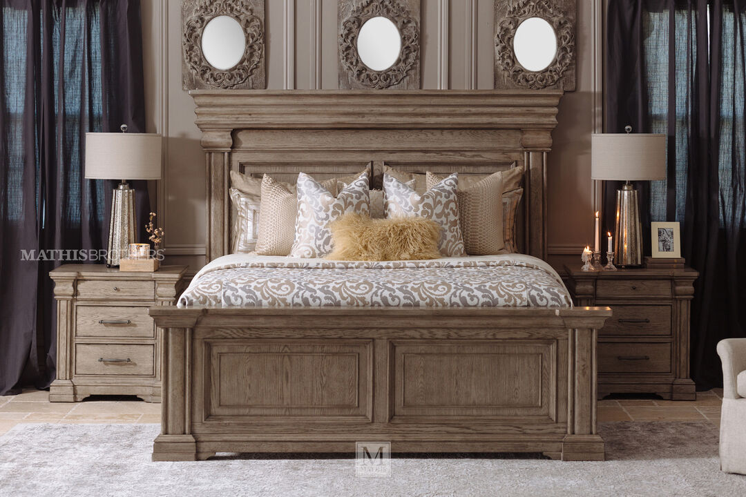 Traditional Queen Panel Bed in Griege