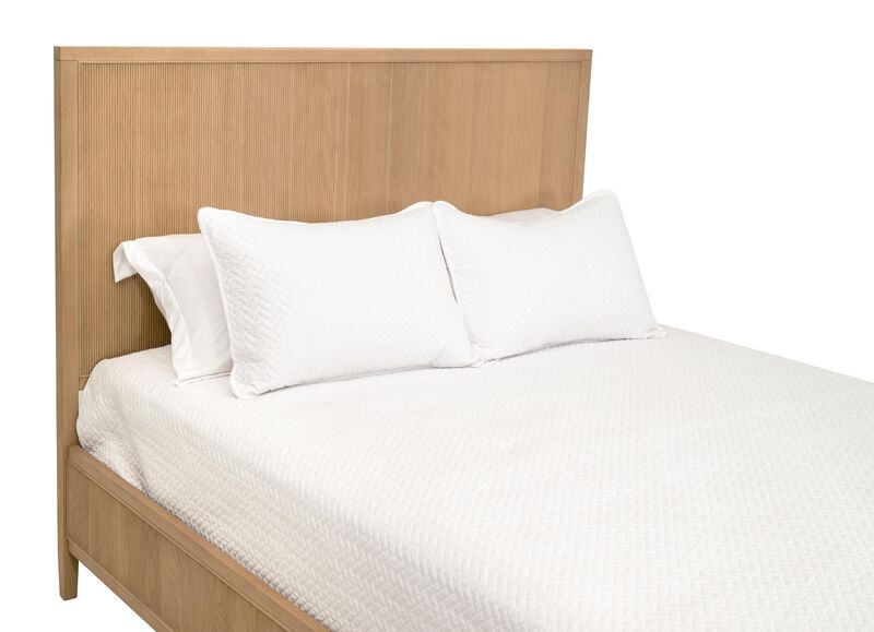 Highland Standard King Bed image number 4