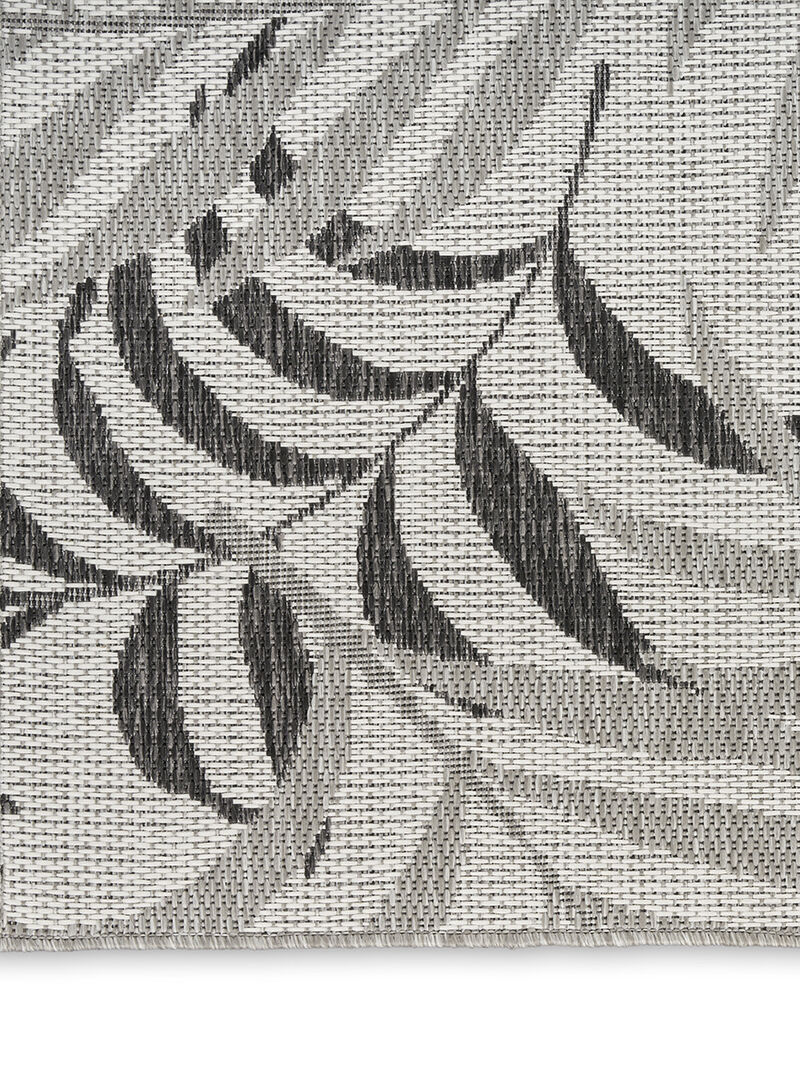 Garden Oasis GOA01 Gray 4' x 6' Rug