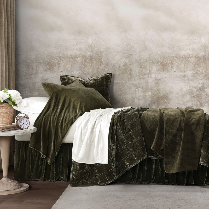 Stella Pintuck Green King Quilt Set image number 2