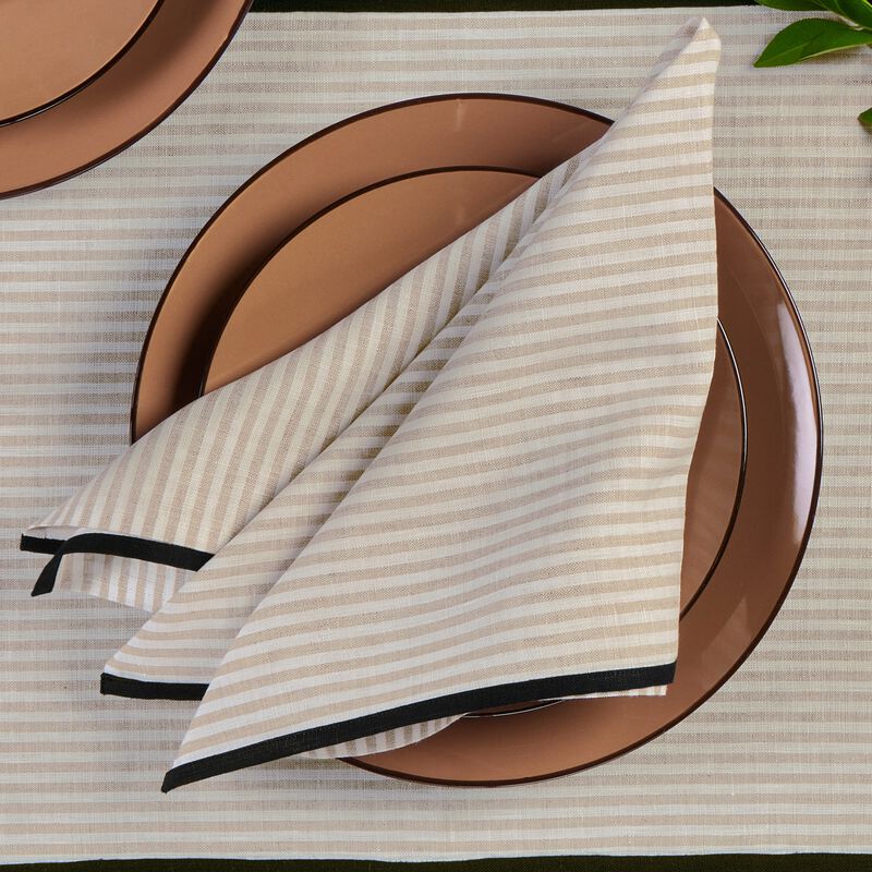 Solino Home Carmine 100% Linen Dinner Napkins &ndash; Set of 4, 20 x 20 in, Machine Washable, Holiday and Everyday Dining