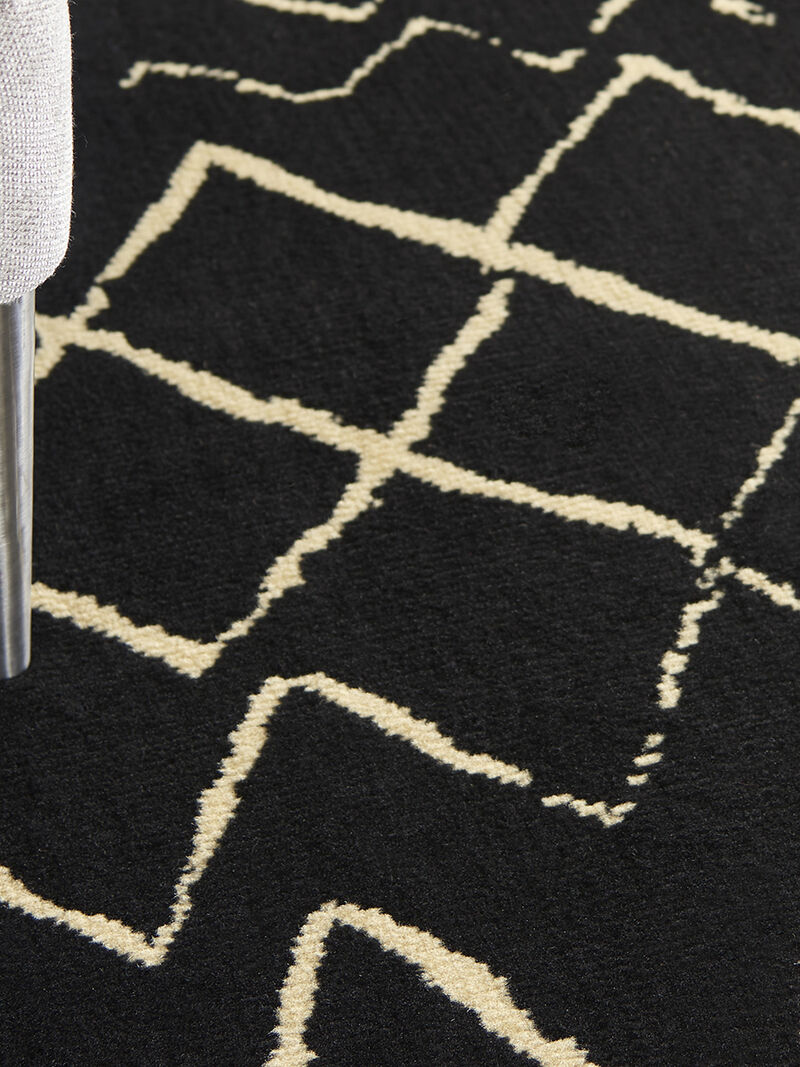 Grafix GRF04 Black 6' x 9' Rug