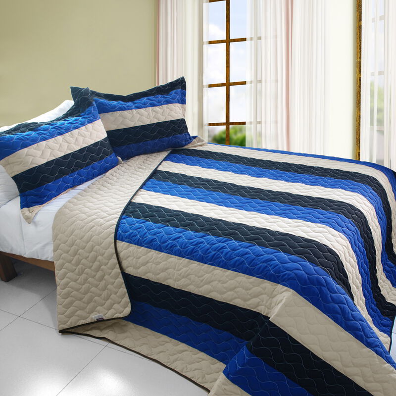 3-Piece Vermicelli Quilted Patchwork Quilt Set with Coastal Wave Pattern image number 0