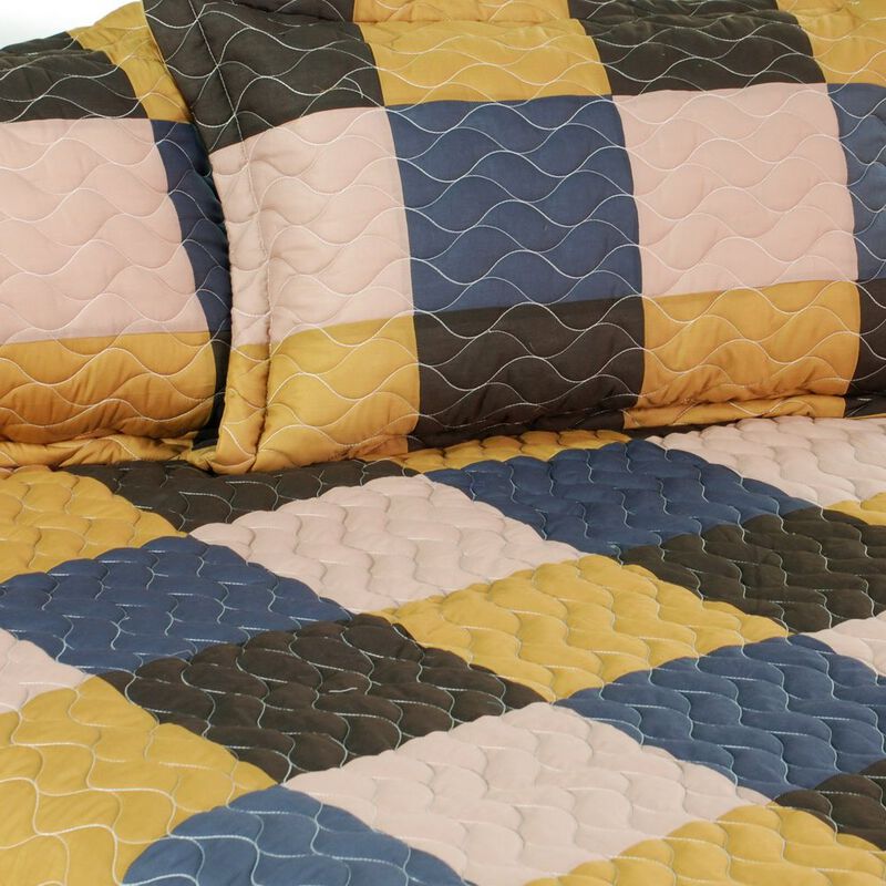 Full Queen Mild Winter 3 Piece Patchwork Quilt Set with Vermicelli Quilting image number 3
