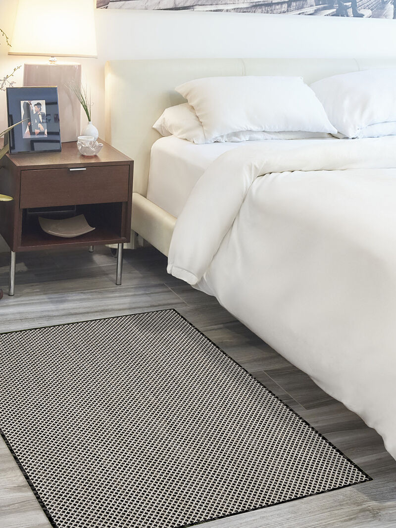 Courtyard COU01 Black/White 3' x 5' Rug