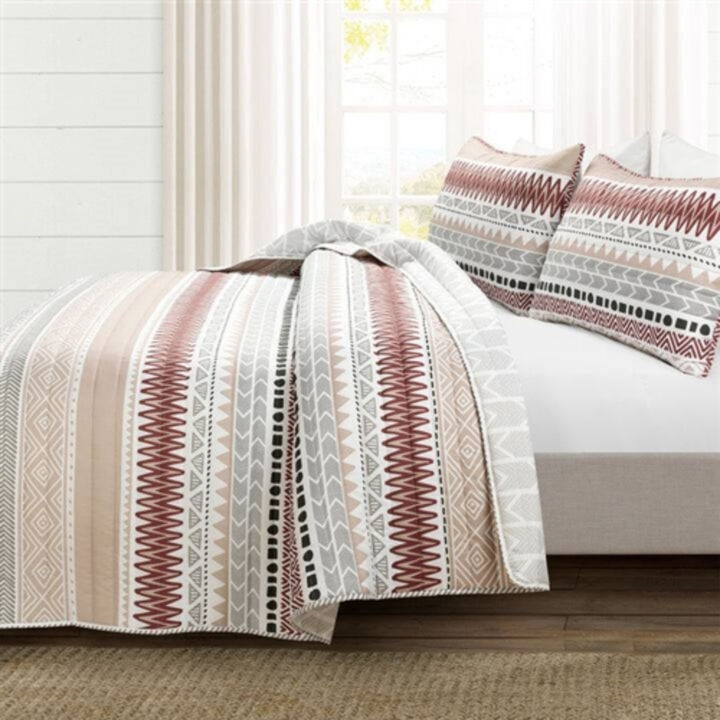 Lightweight Stripe Reversible 3-Piece Quilt Set for Cozy Bedding and Bedroom Style