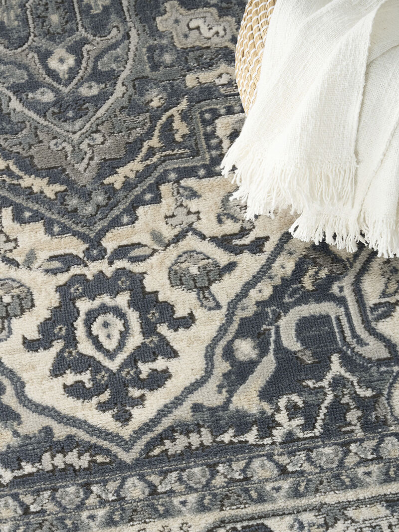 Quarry QUA18 Navy/Ivory 3'9" x 5'9" Rug