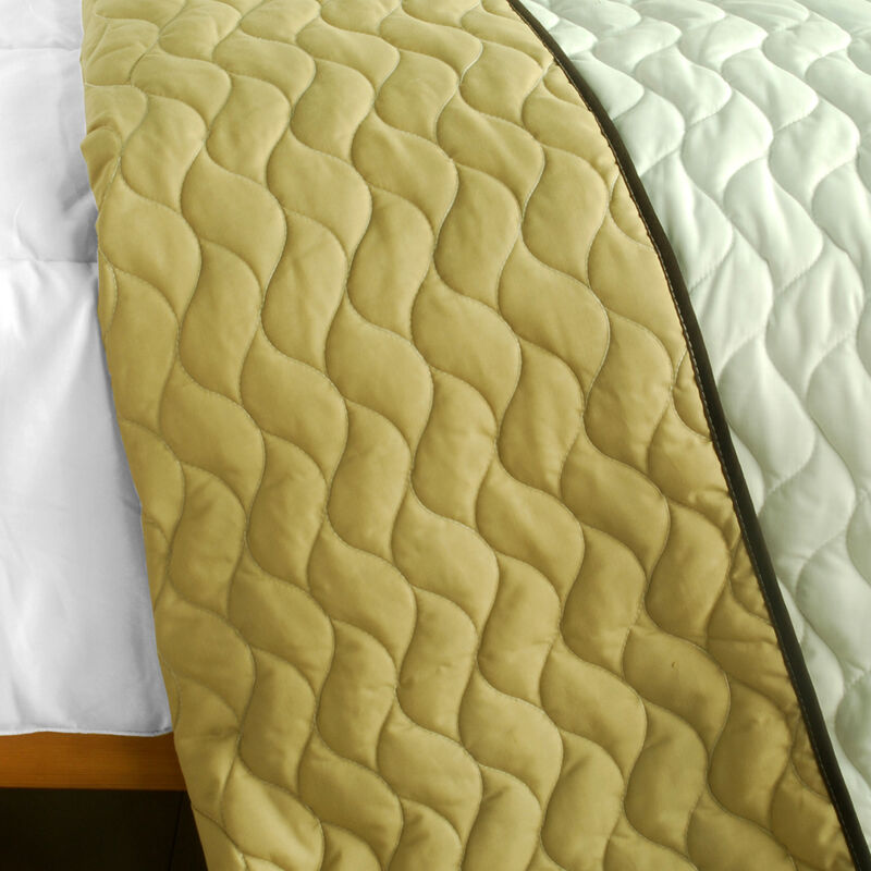Reversible 3 Piece Vermicelli-Quilted Patchwork Quilt Set with Hand-Stitched Design-Brown image number 3