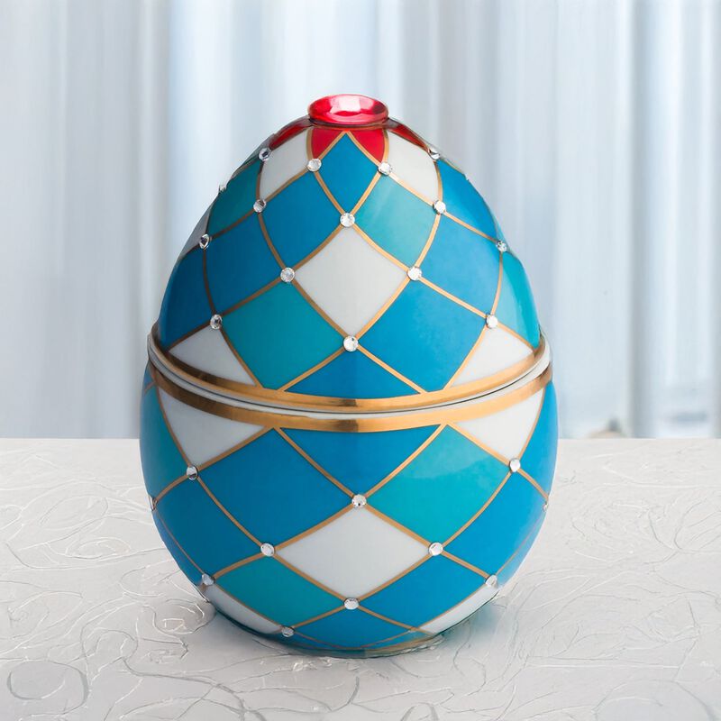 Candle in Ceramic Egg BOIS DE ROUSSIE 7 oz Harlequin Blue 5.12 diam. x 6.5 in image number 2
