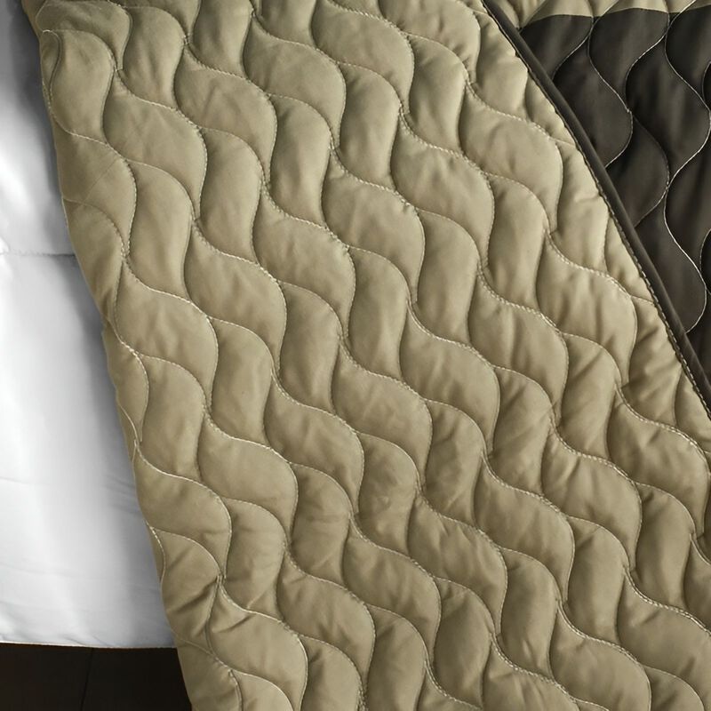 Quilted Patchwork Quilt Set 3-Piece with Matching Shams image number 3