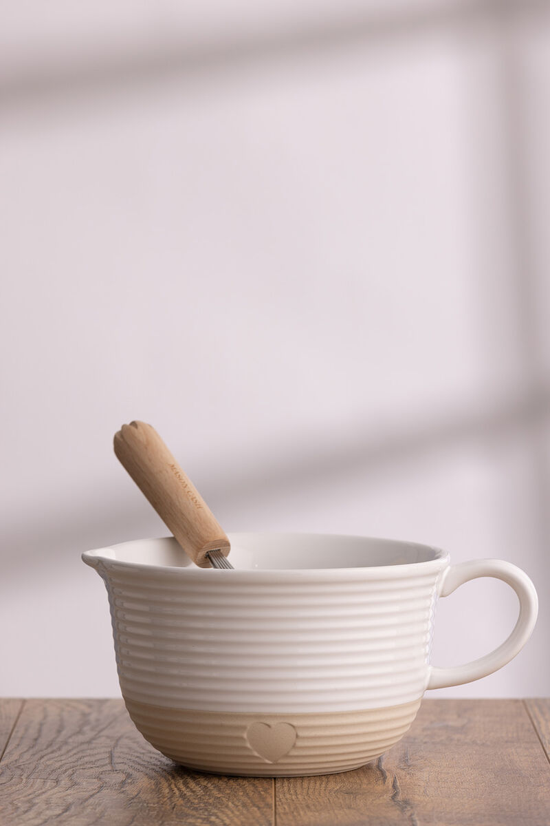 Mason Cash Rustic Charm Batter Bowl, Stoneware Mixing Bowl with Handle & Pour Spout image number 3