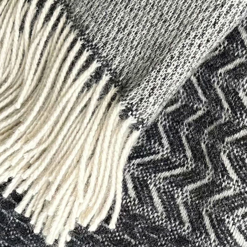Uptown wool throw black