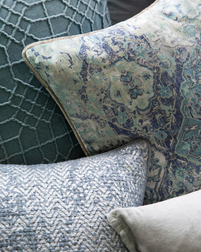 P0567 Grey 18"x18" Down Pillow