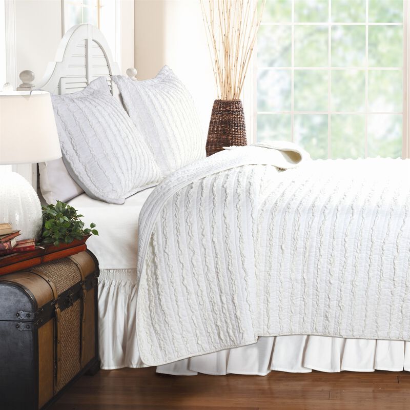 Hivvago King size 3-Piece Quilt Set with 2 Pillow Shams 100% Cotton White Ruffles
