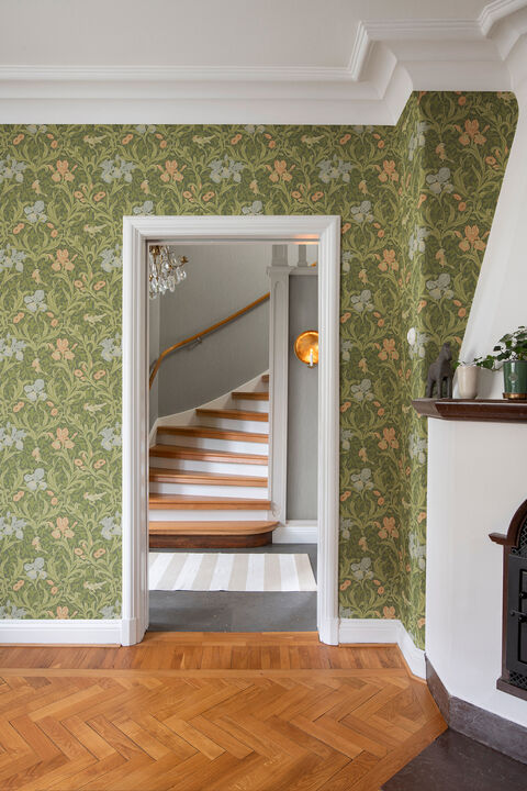 Iris Green Wild Gardens Wallpaper (Set of 2)